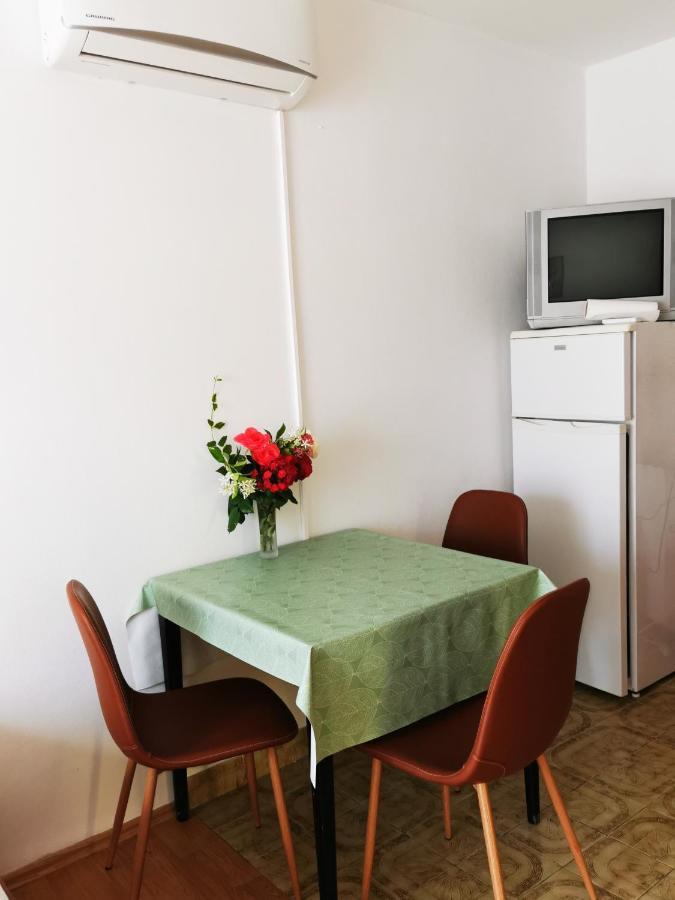 Apartment Dasek Ii, Njivice Exterior photo